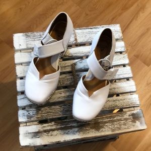 John Fluevog shoes white size 8